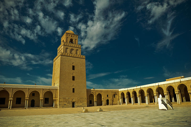 21_Wikicommons_Minaret_et_cour_de_la_Grande_Mosquée_de_Kairouan,_Tunisie.jpg